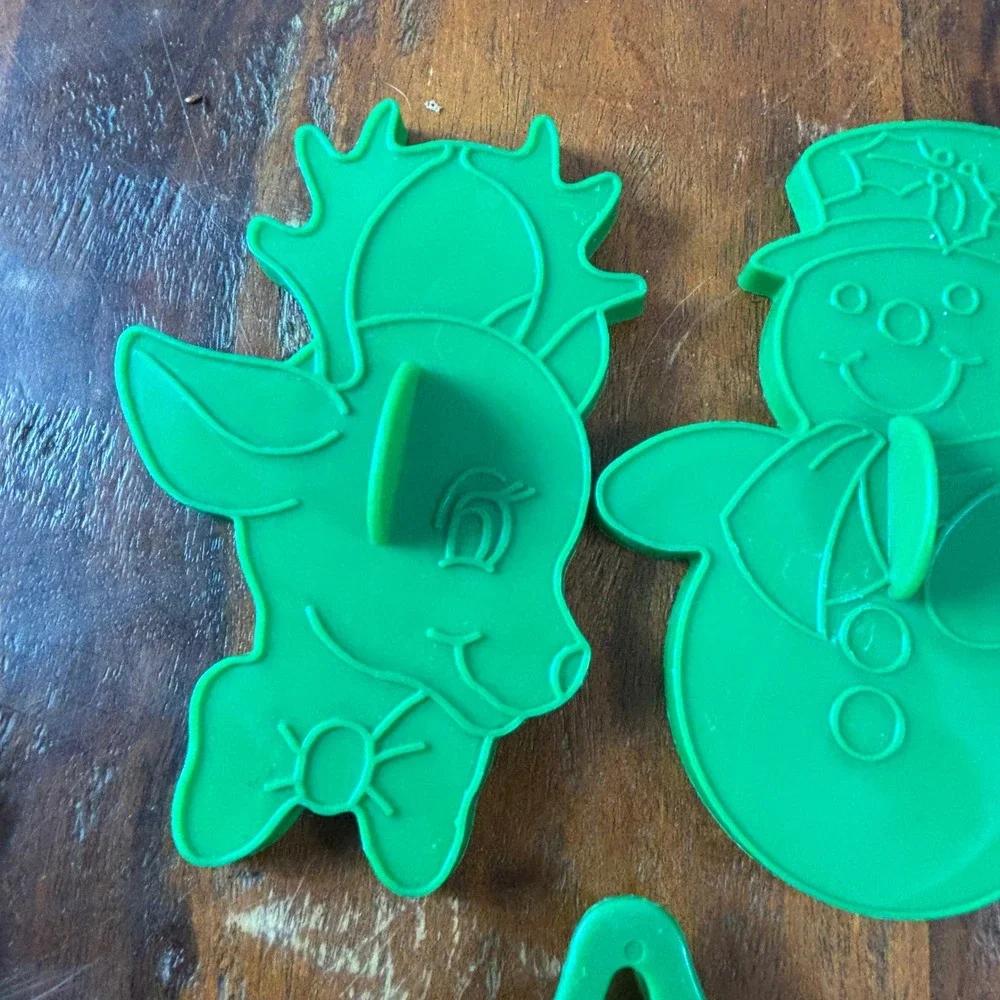 Vintage 1988 Wilton Christmas Cookie Cutter Set 5pc Green‎ Reindeer Snowman Tree